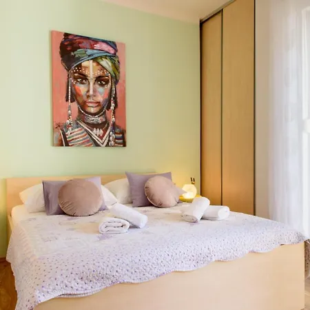 Central 2 Bedroom, Free Private Parking * スプリト