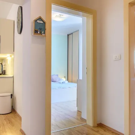 Central 2 Bedroom, Free Private Parking アパート *