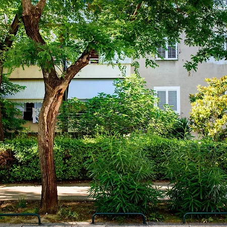 Central 2 Bedroom, Free Private Parking * スプリト
